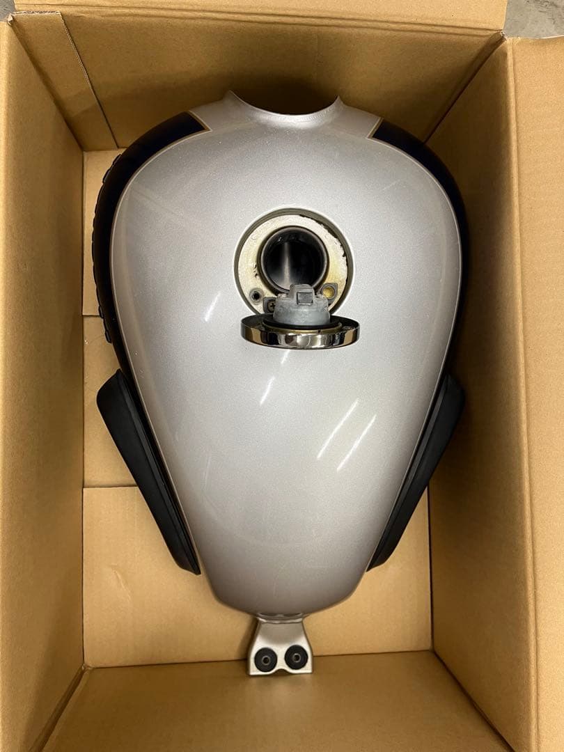 z*】様 W650 純正タンク