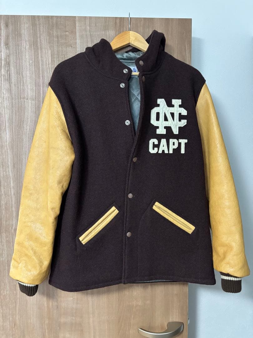 ホワイツビル　フード付きスタジャン