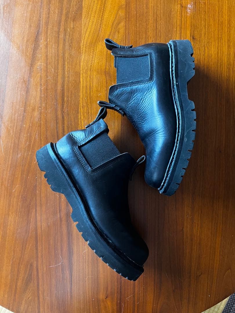 FEIT ブラックレザーサイドゴアブーツ