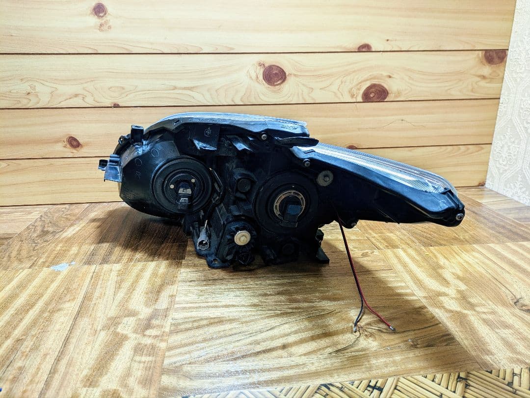 30プリウス イカリング ヘッドライト US仕様 ZVW30 黄ばみ無し