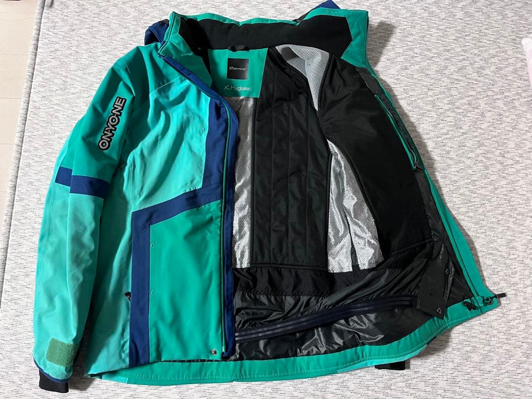 ONYONE スキーウェア　デモチーム限定　グリーン　M ワッペン跡あり