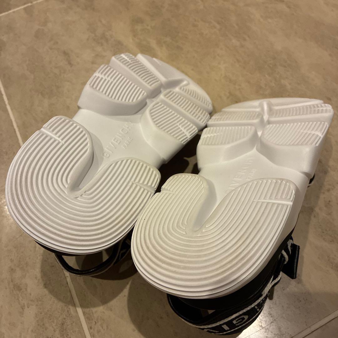 GIVENCHY スポーツ　サンダル ブラック　ホワイト