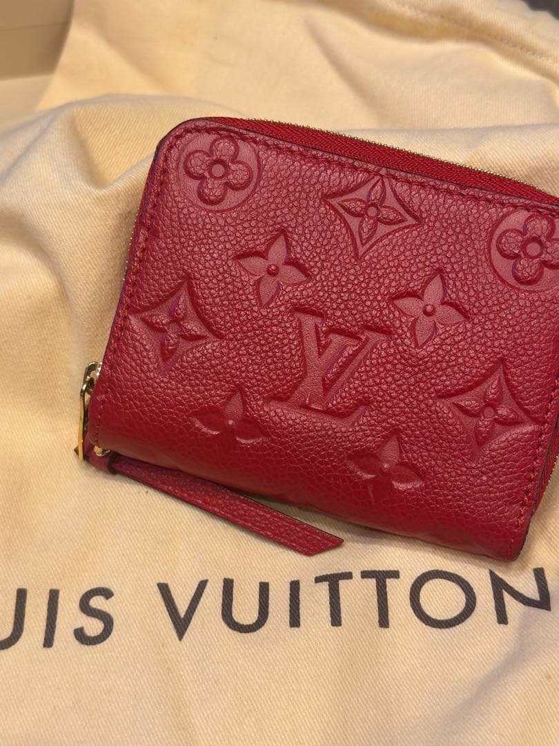 Louis Vuitton レッドケース