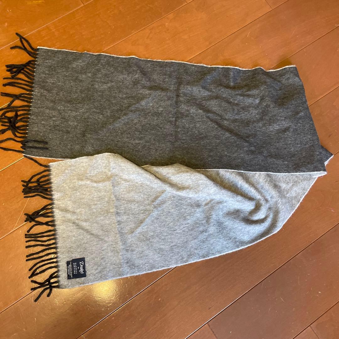 ②ドレイクス DRAKE'S グレー基調　ラムウール　マフラー　未使用　新品