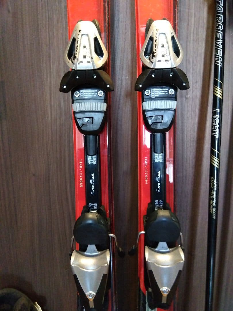 お買い得‼️CARVING/男女兼用/スキーセット・メンテ・WAX済み✔