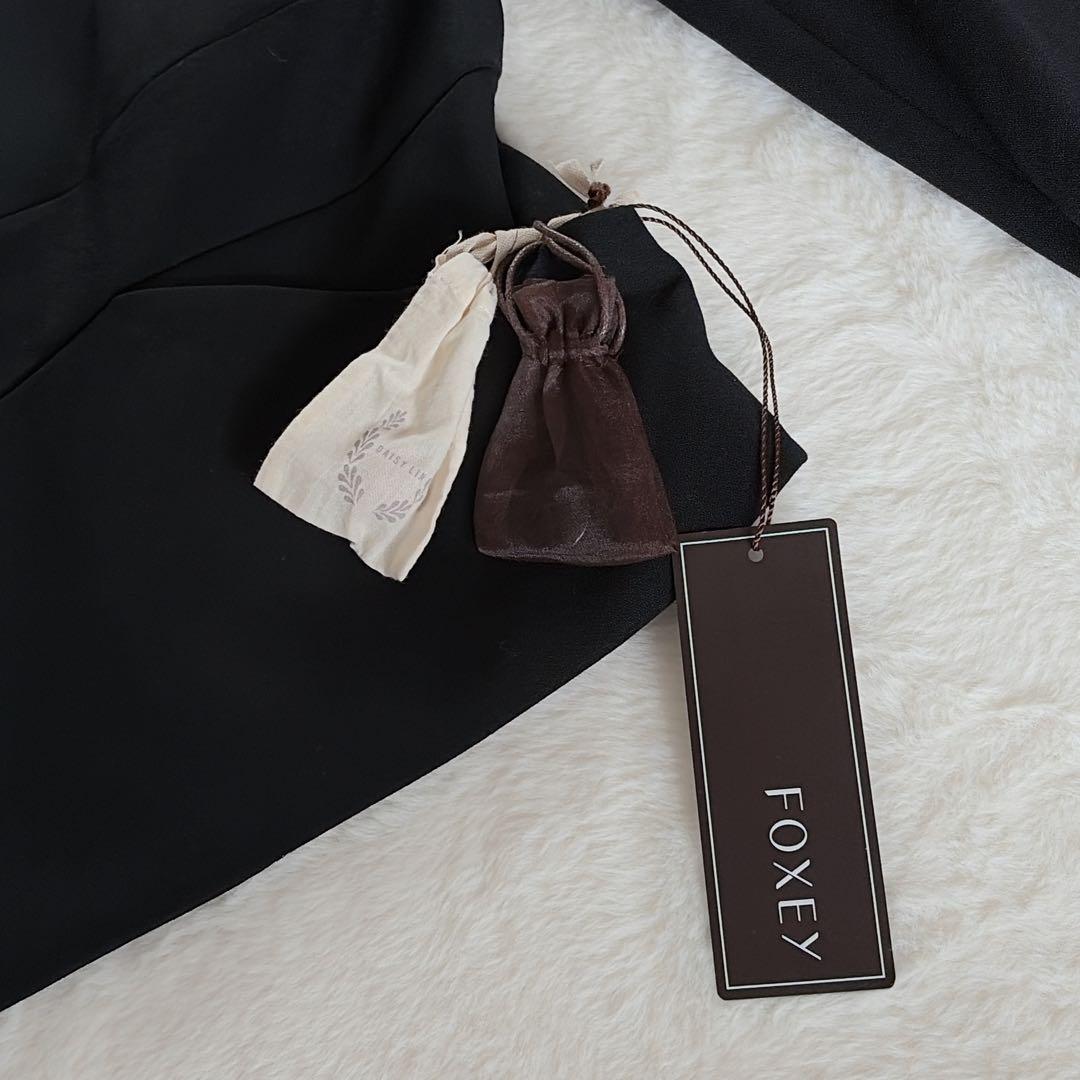 美品✨タグあり【フォクシー】テーラードジャケット ペプラム 黒42 大きなサイズ