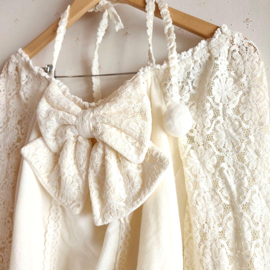 リズリサ　オフショル　リボントップス　ふわふわ　ホワイト　アイボリー　ポンポン