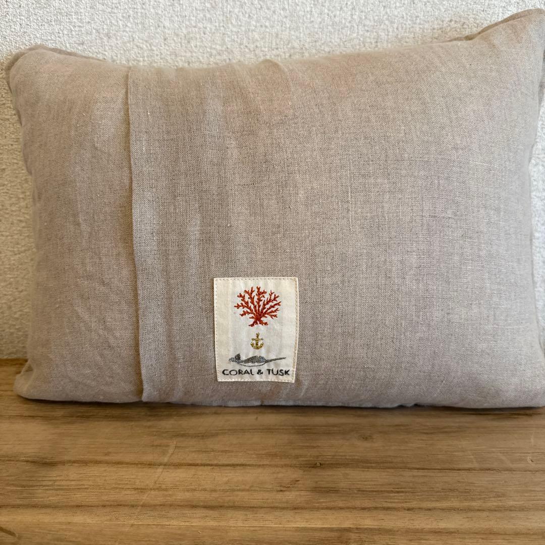 CORAL & TUSK 刺繍クッション