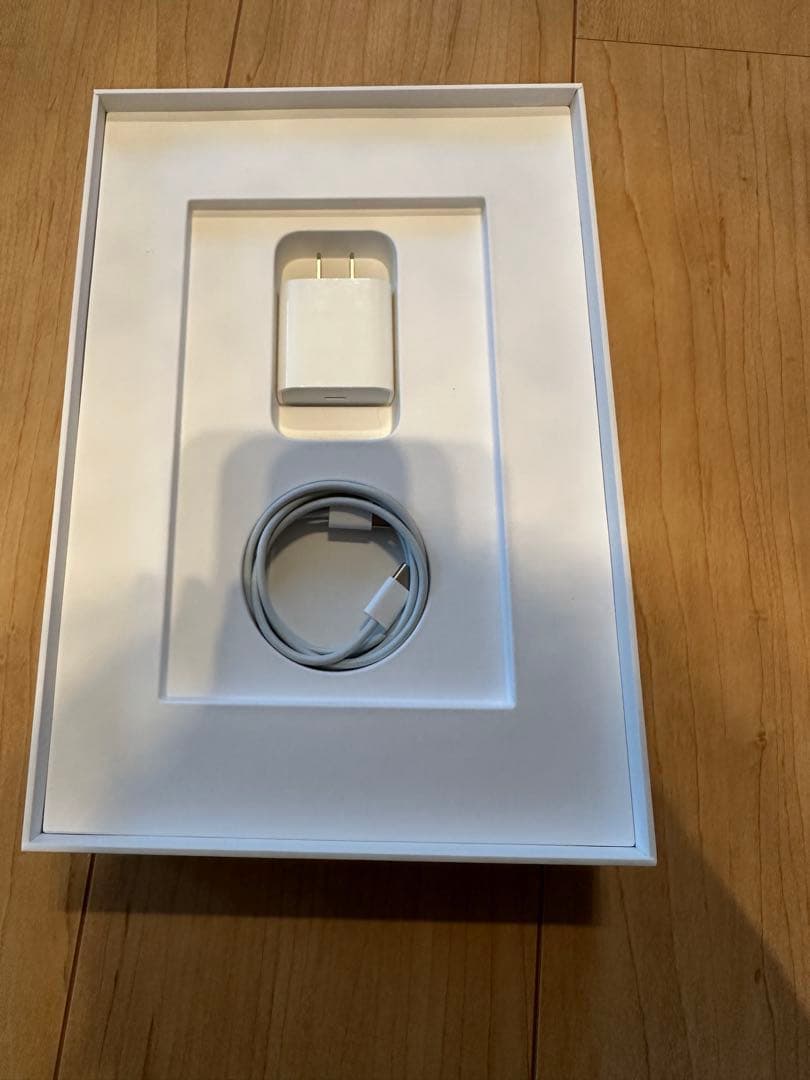 i*e様 Apple iPad 第9世代 シルバー 256GB本体　外箱　付属品