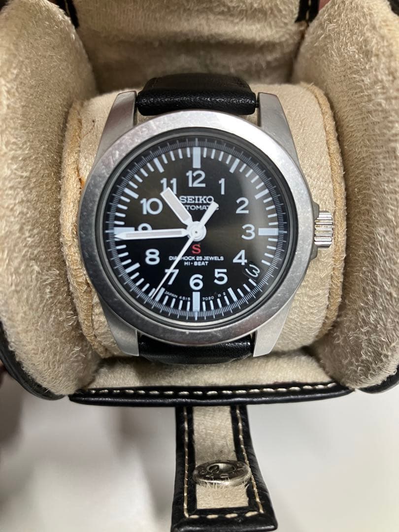 SEIKO 赤SUS　ブラックダイヤル　革ケース付【ベルト社外品】