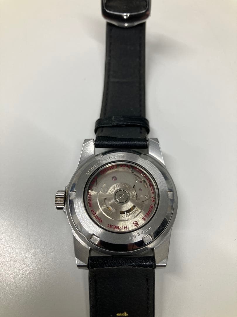 SEIKO 赤SUS　ブラックダイヤル　革ケース付【ベルト社外品】