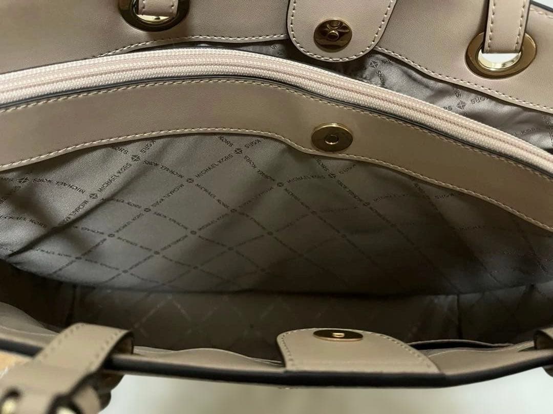 未使用MICHAEL KORS 上品なトートバッグ　収納充実　ベージュ系
