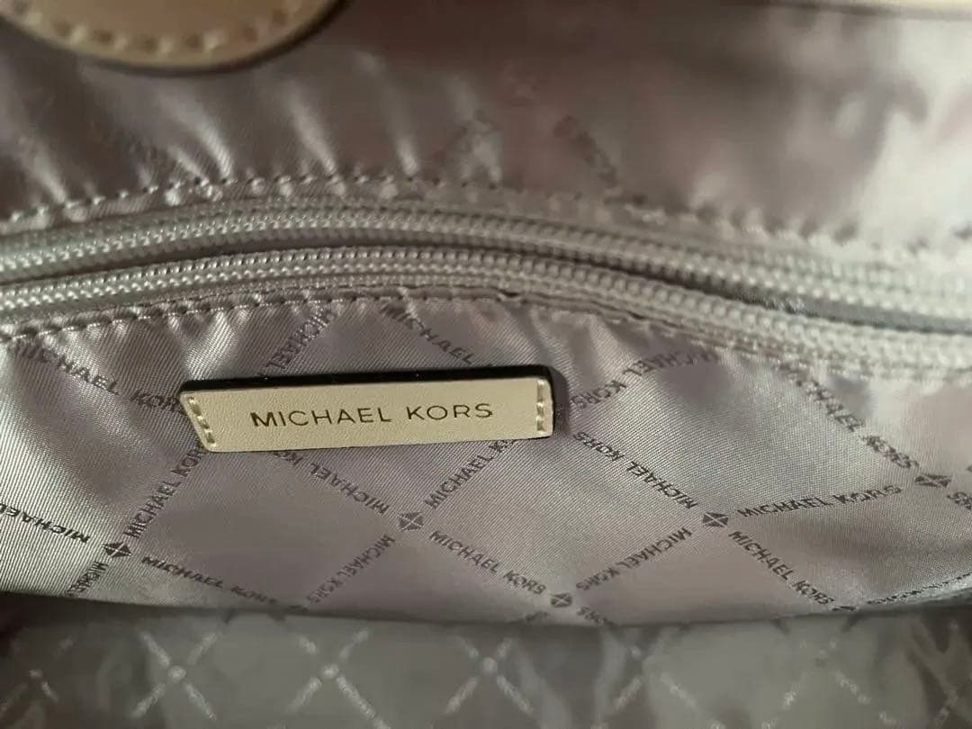 未使用MICHAEL KORS 上品なトートバッグ　収納充実　ベージュ系