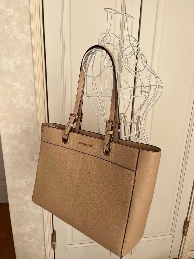 未使用MICHAEL KORS 上品なトートバッグ　収納充実　ベージュ系