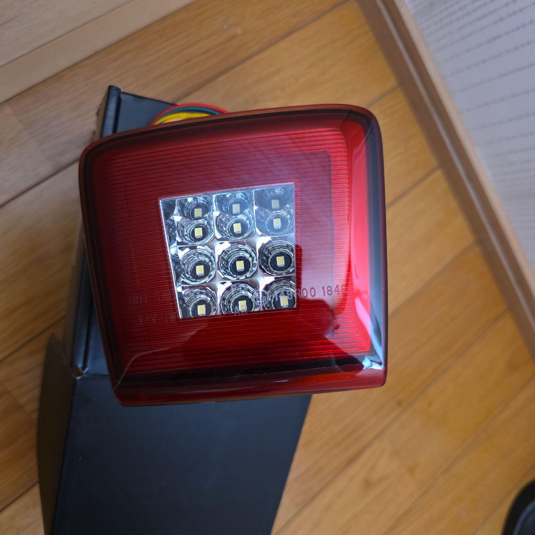 E12 ノートニスモ用 LEDバックフォグ、LEDリフレクター