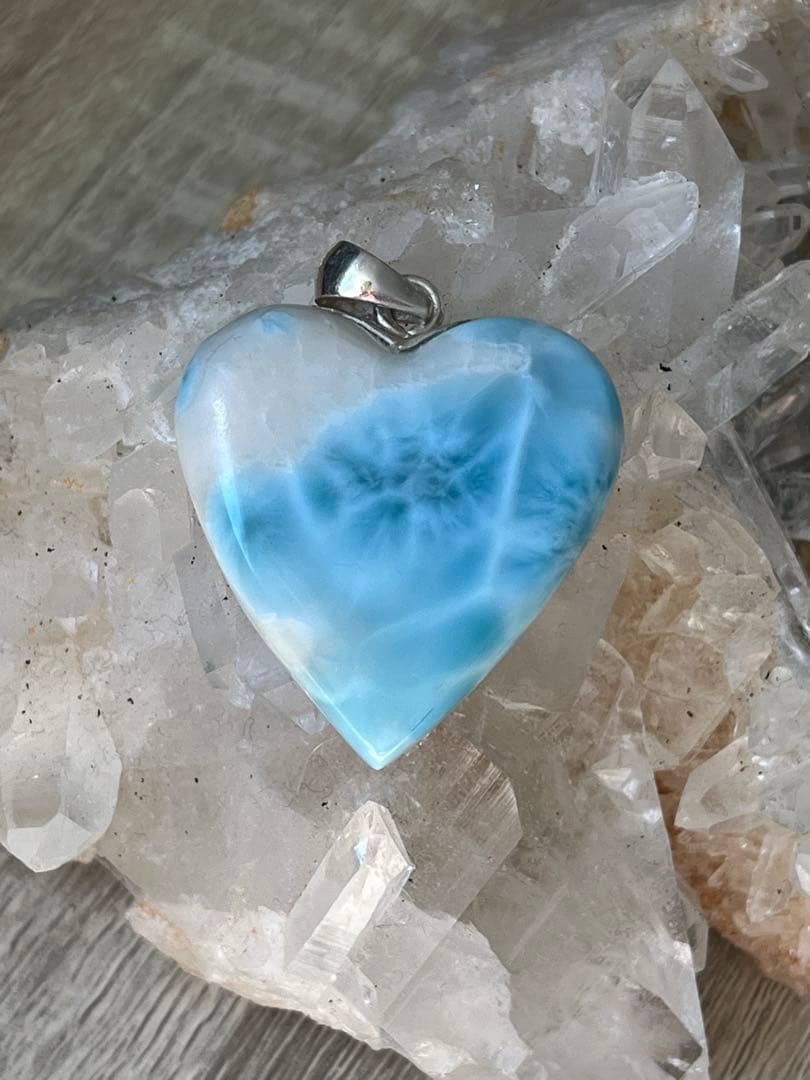 天然石☆高品質！ラリマーハート型ペンダントトップ☆ラリマーらしい模様が美しい！