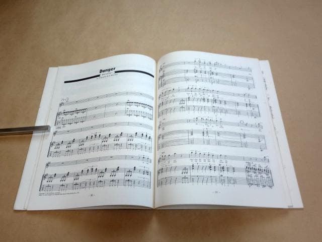 ★ KISS キッス ギタースコア 「暗黒の神話」 ★