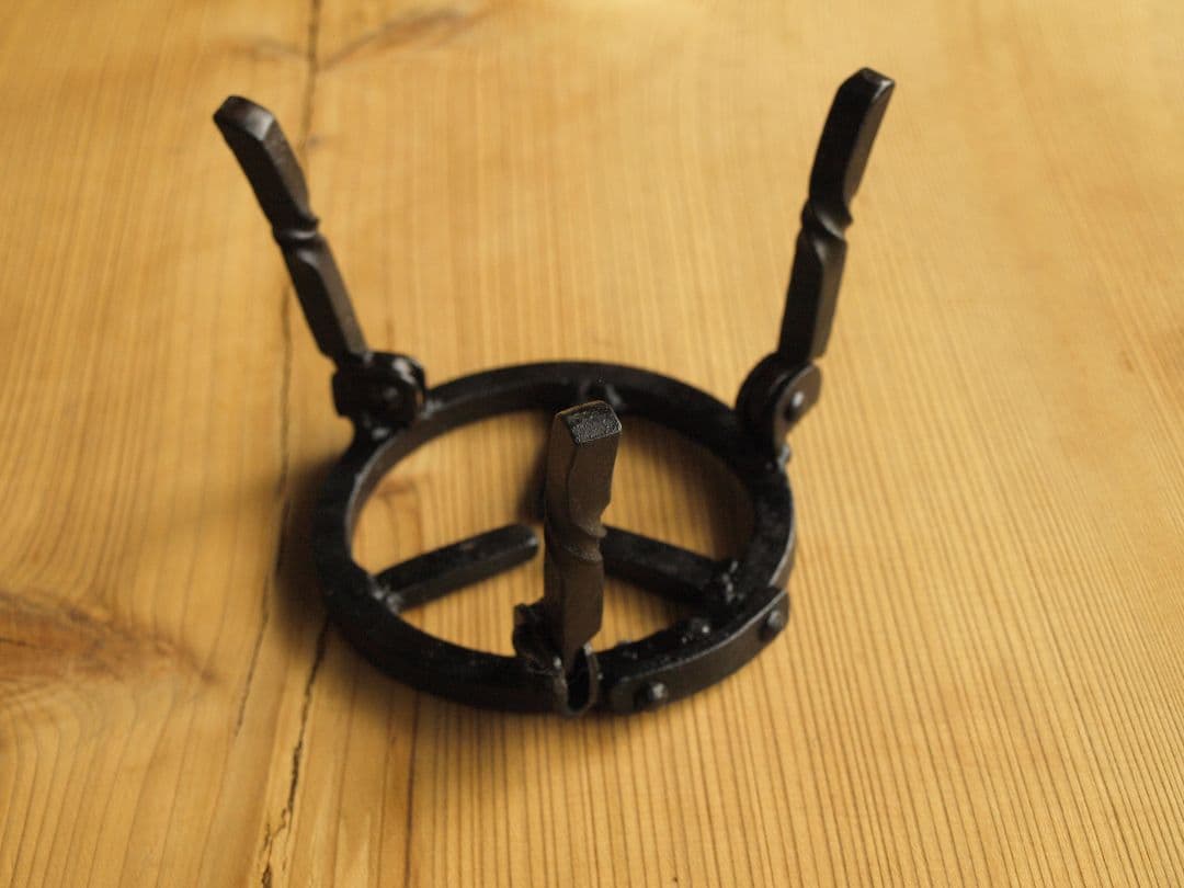 アルコールストーブ用鍛造折り畳み式五徳　ソロキャンプ焚き火ハンドメイド