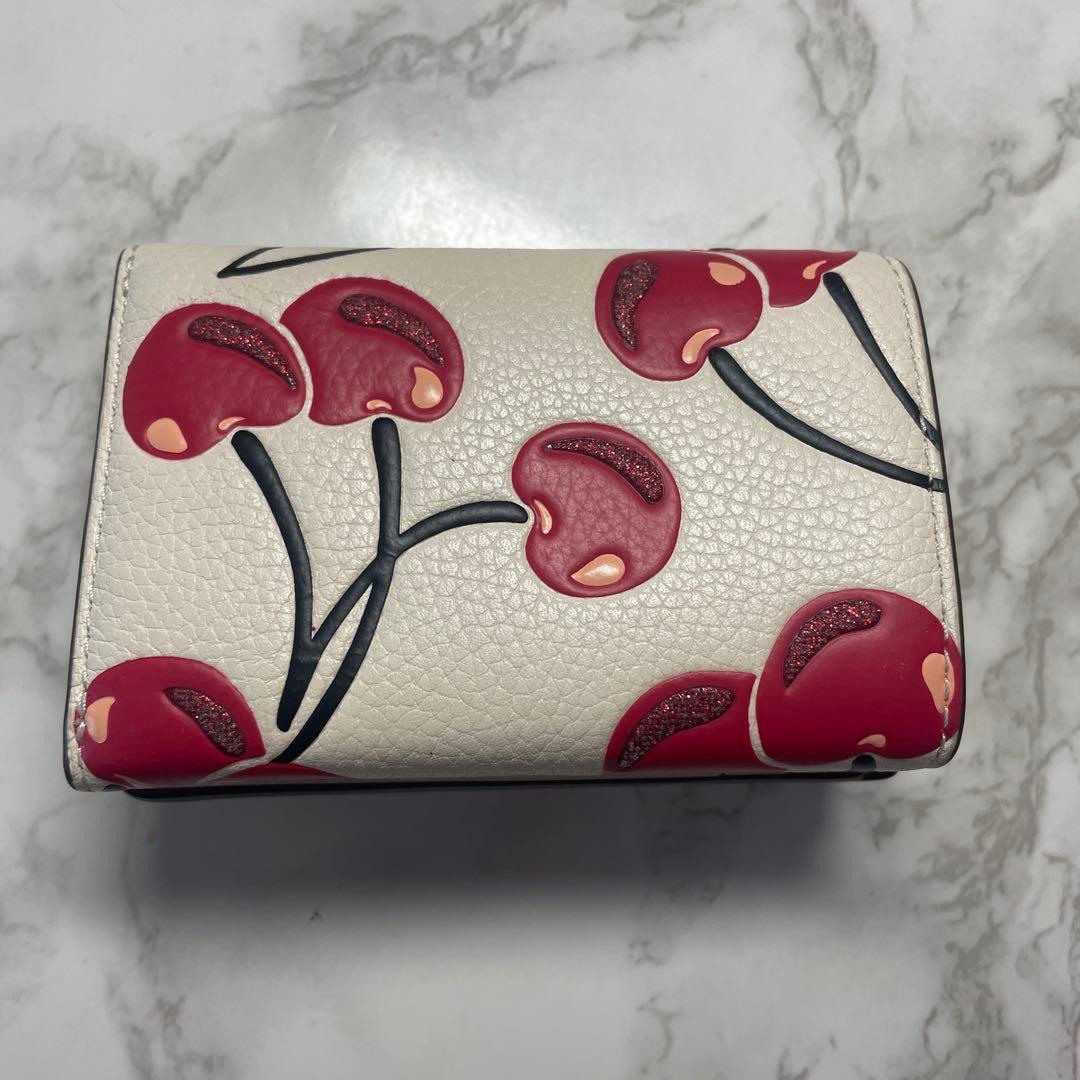 Coach ミニトライフォールドウォレット チェリー