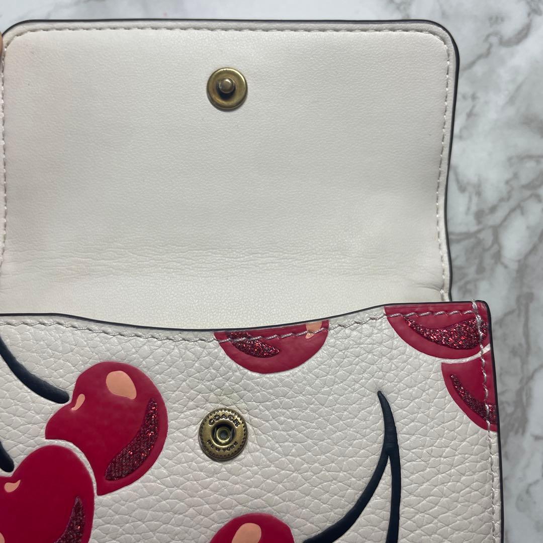 Coach ミニトライフォールドウォレット チェリー