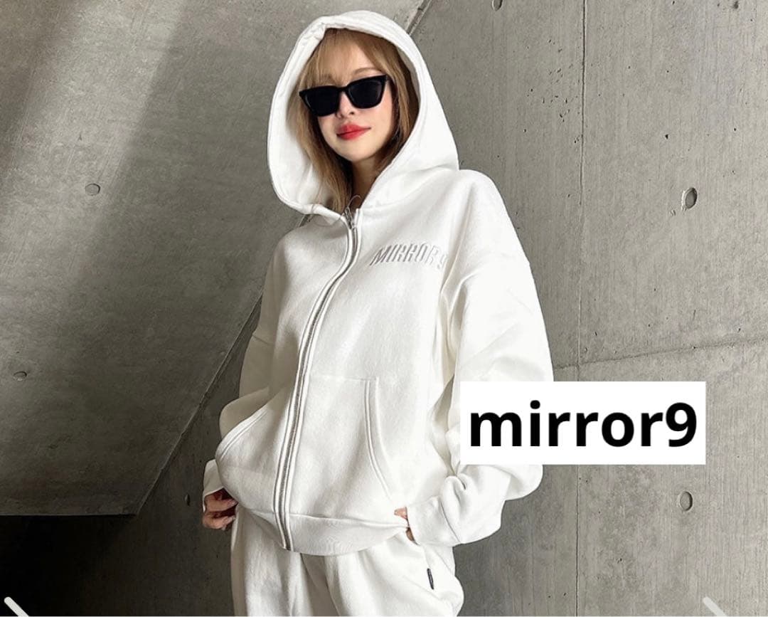 ♡ Embroidery zip hoodieミラーナイン