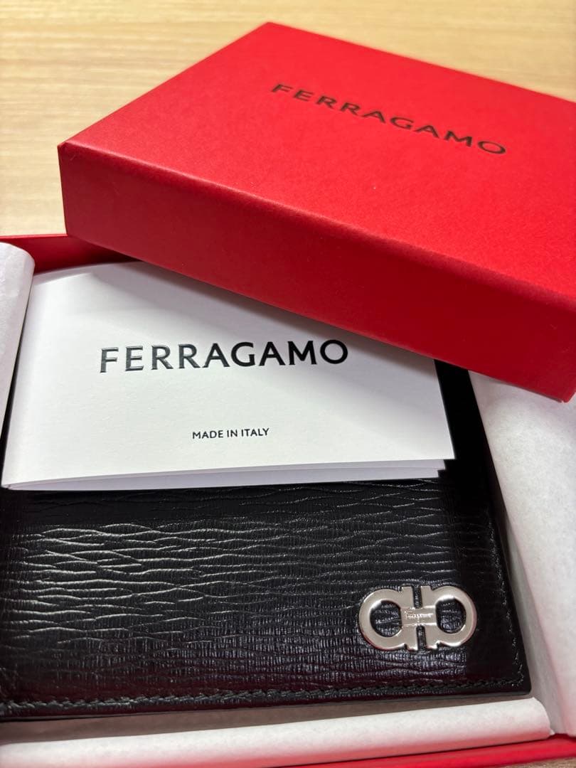 Salvatore Ferragamo /二つ折り財布 ガンチーニ