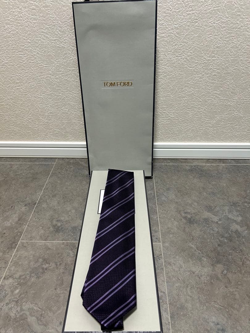 最終価格TOM FORD トムフォードネクタイ　パープル　ストライプ