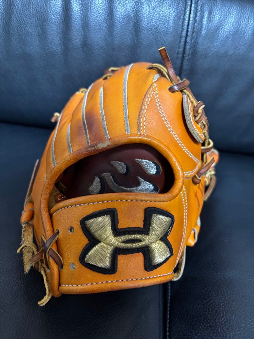 六*衛様 アンダーアーマー の硬式外野手