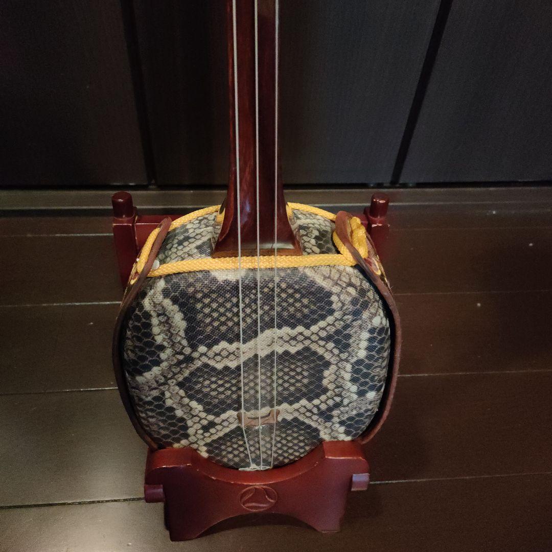 ☆三線本体、三線たて·チューナー·さんば·水牛ツメ☓2　おまけ…三線ケースセット