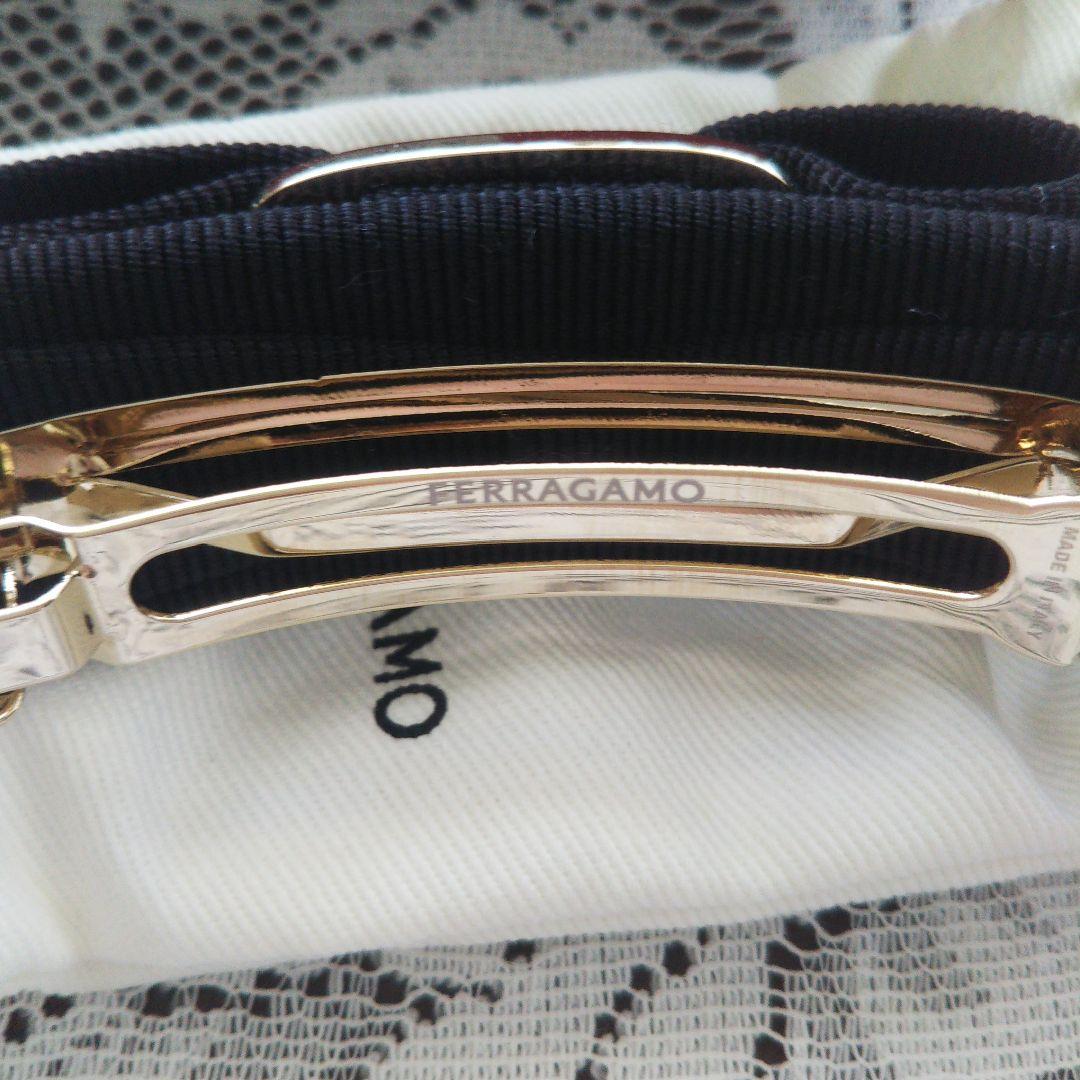 フェラガモ ヴァラ・リボンのバレッタ