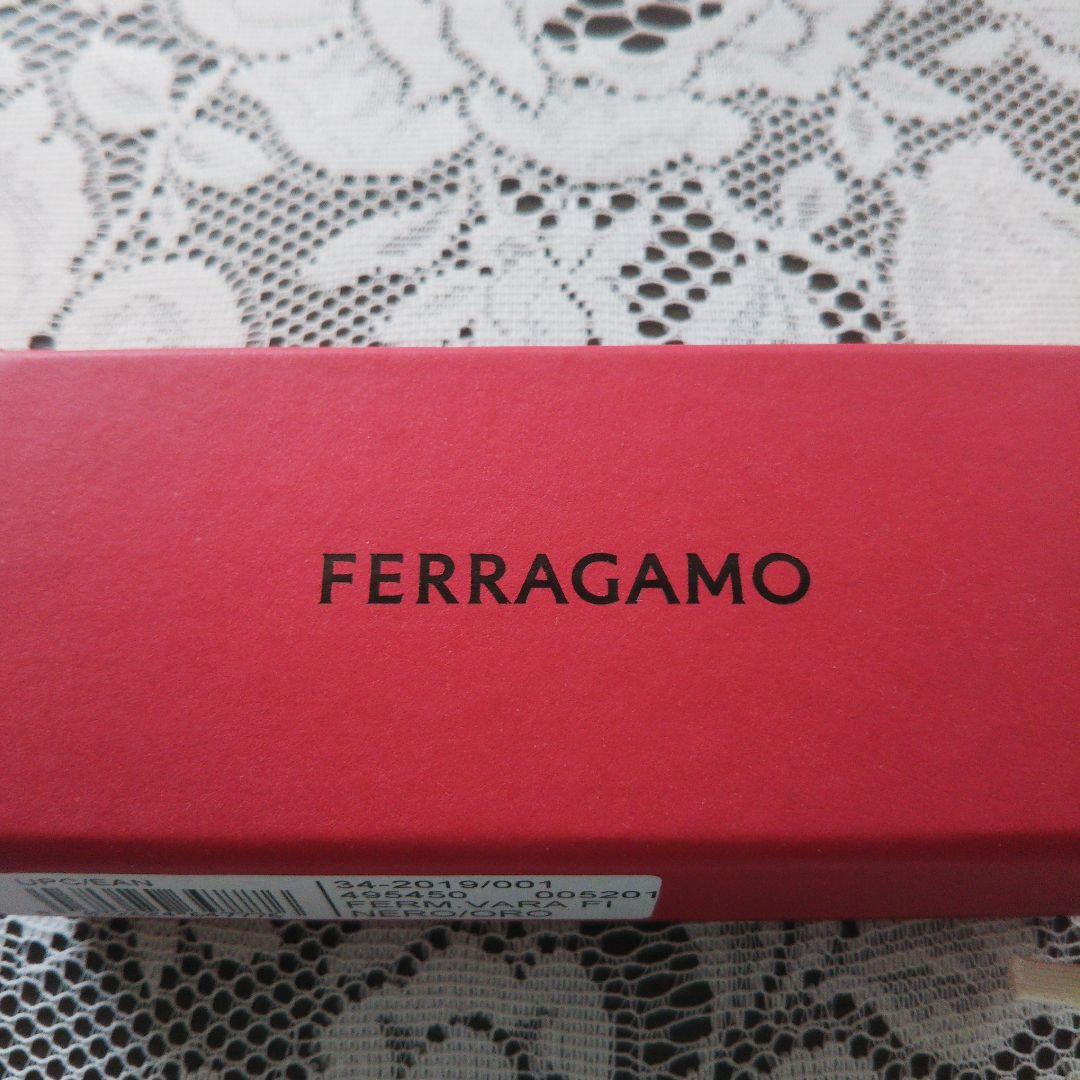 フェラガモ ヴァラ・リボンのバレッタ