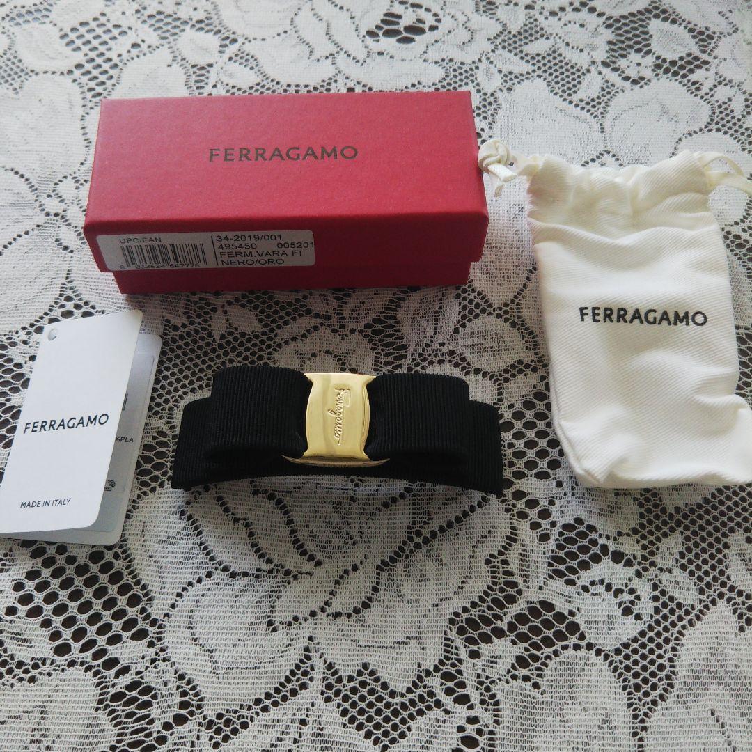 フェラガモ ヴァラ・リボンのバレッタ