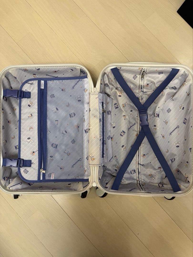 Sanrio サンリオ　シナモロール　スーツケース　機内持ち込みサイズ