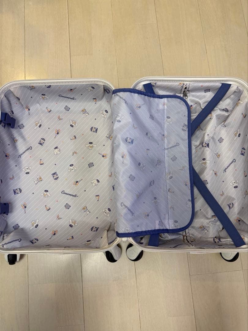 Sanrio サンリオ　シナモロール　スーツケース　機内持ち込みサイズ