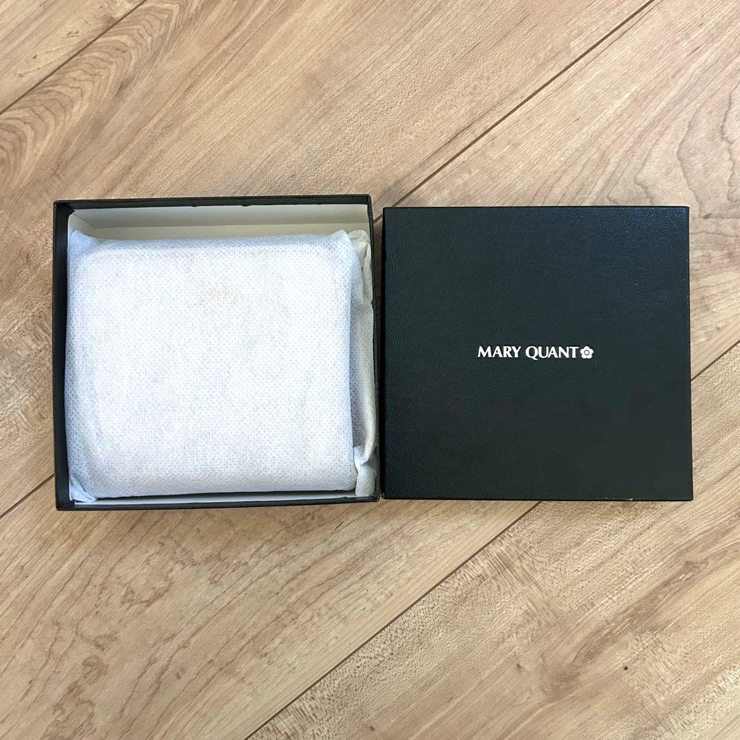 【新品未使用】マリークワント キルトフォームデイジー 二つ折りウォレットベージュ