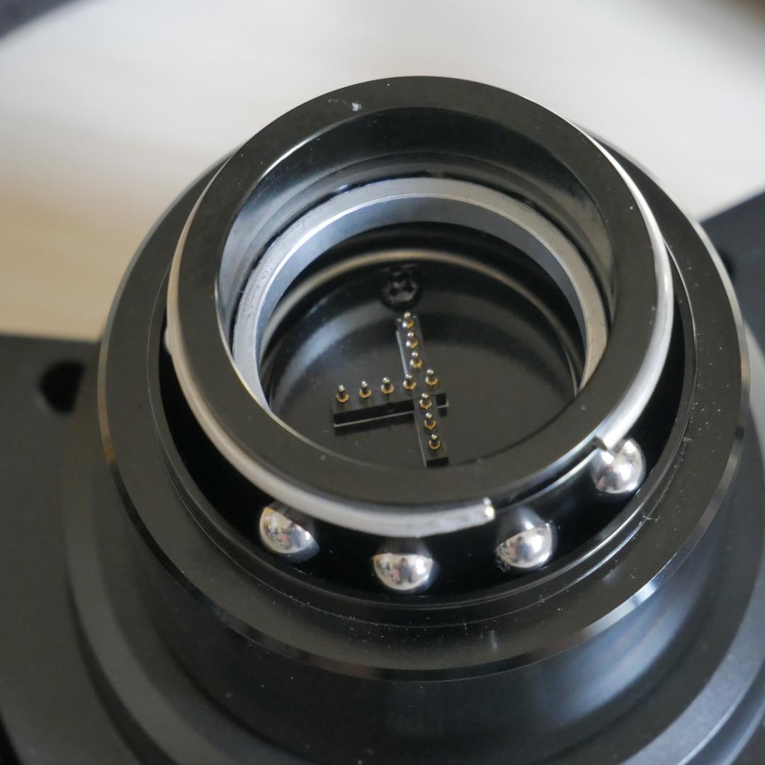 MOZA R5 ハンドルコントローラ