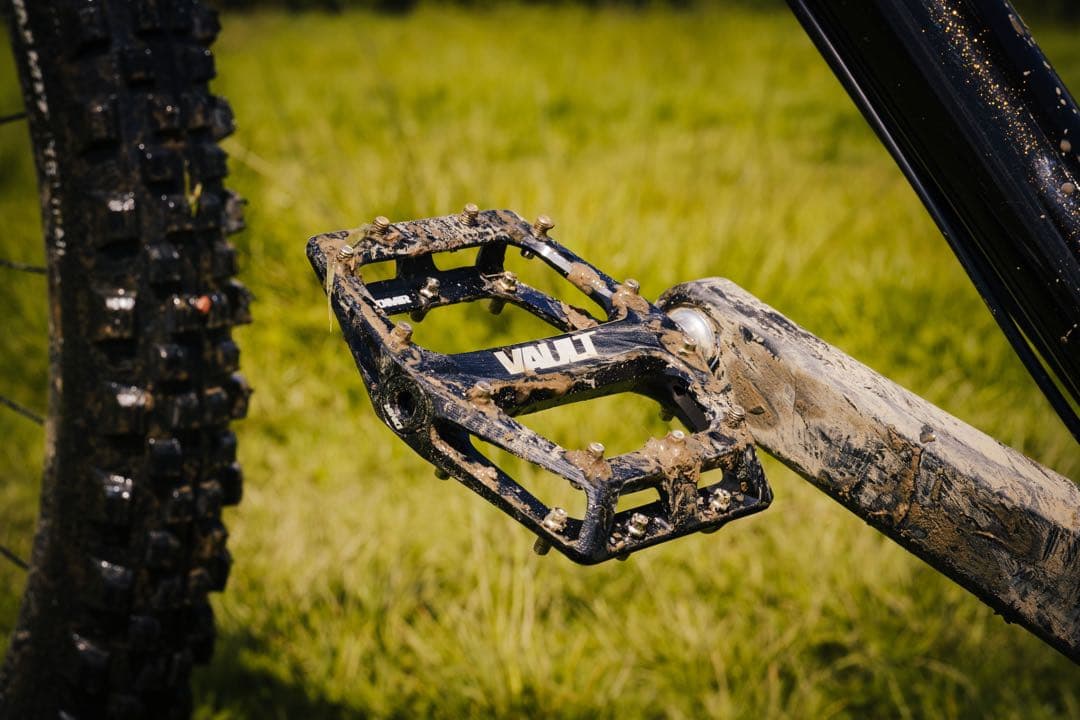 美品!! DMR VAULT フラットペダル / グロス ブラック