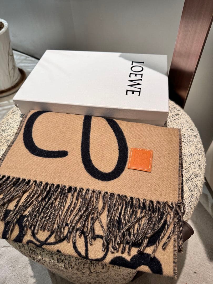 LOEWE ロエベ　ロゴジャカード マフラー