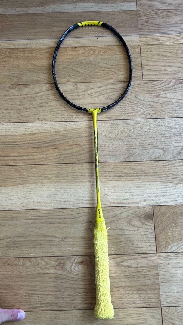 美品　ヨネックス　バドミントンラケット　ナノフレア 1000z