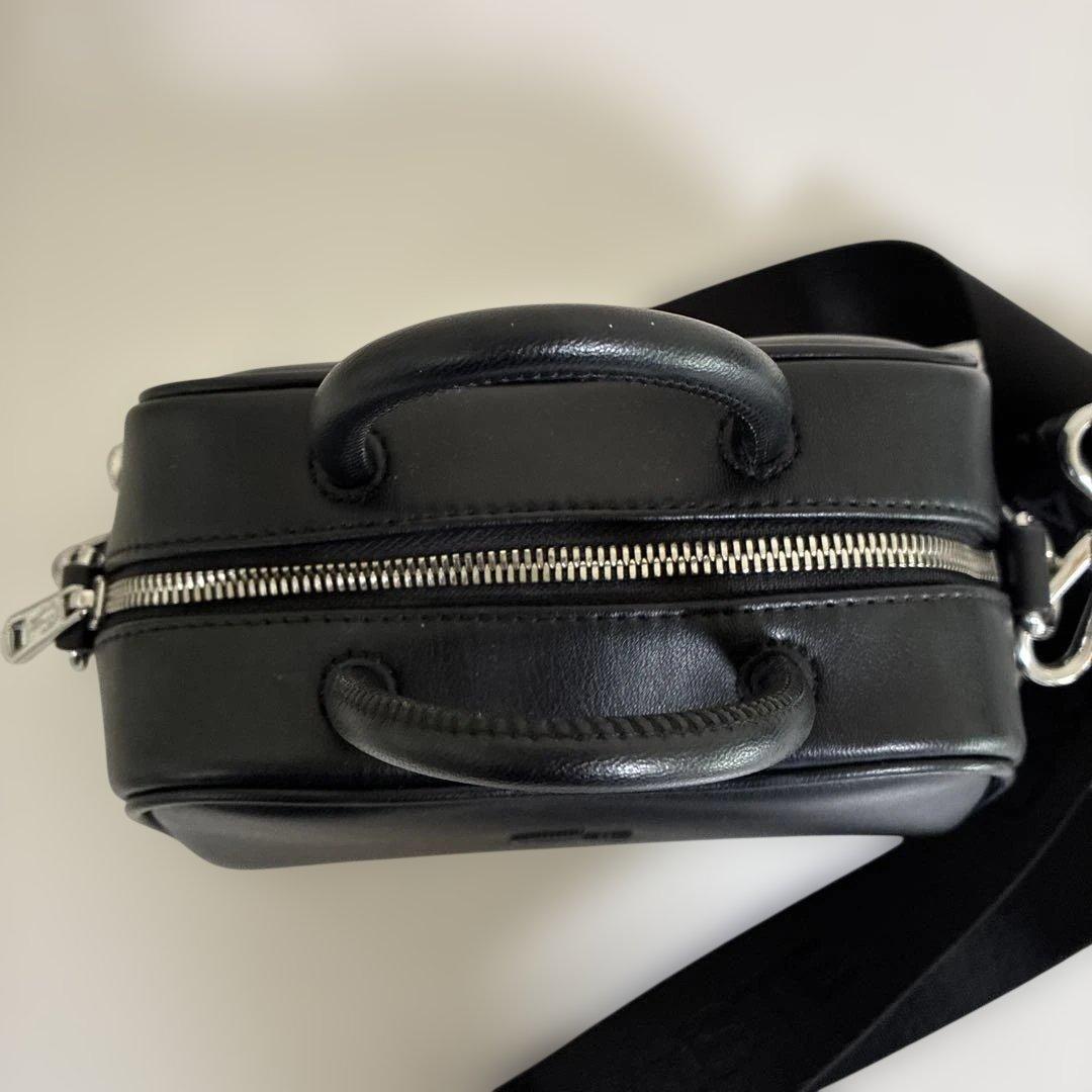 Lacoste スモールトップハンドルバッグ ブラック