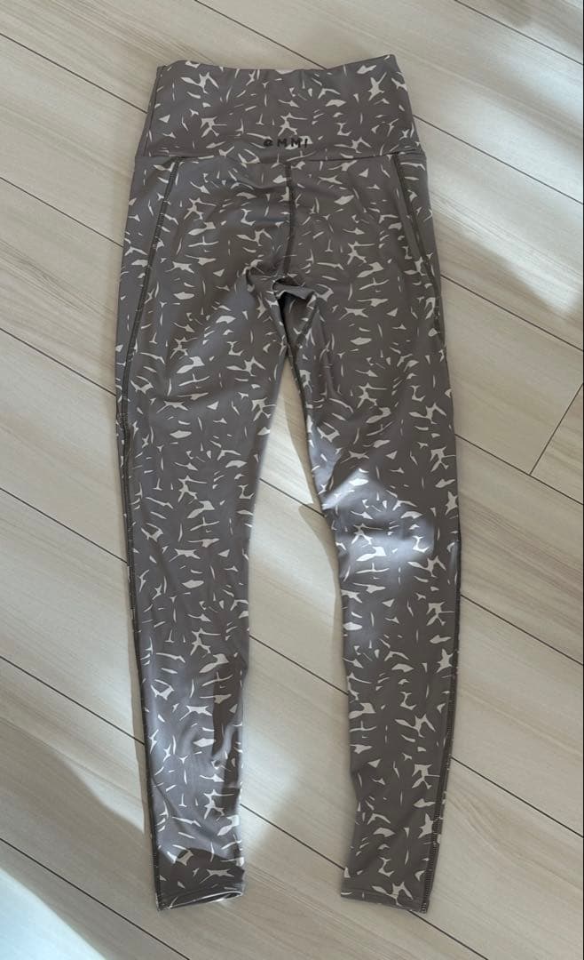 emmi エミ ヨガウェア ブラトップ レギンス 上下セット