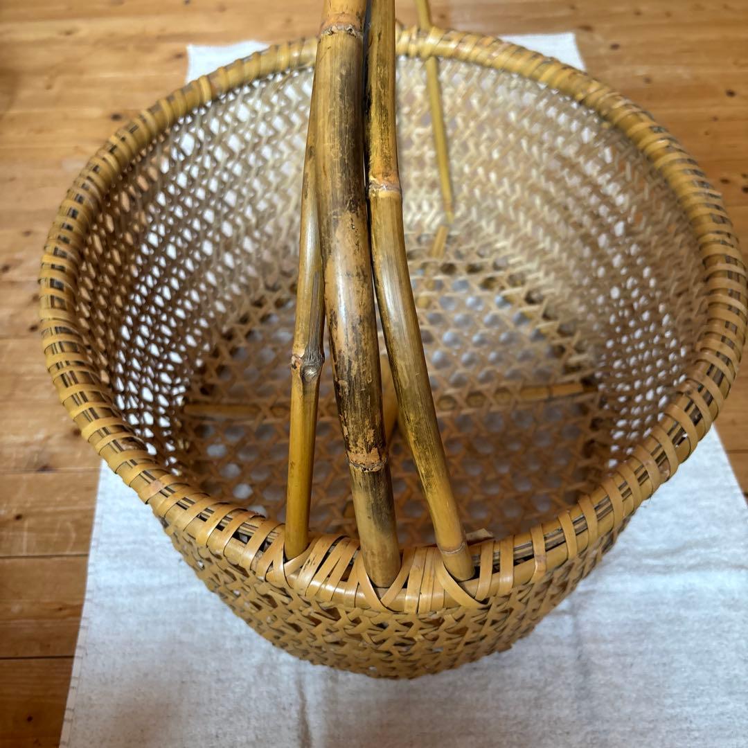激レア　入手困難　根曲がり竹手籠　昭和レトロな逸品　￼ヴィンテージ　大きなサイズ