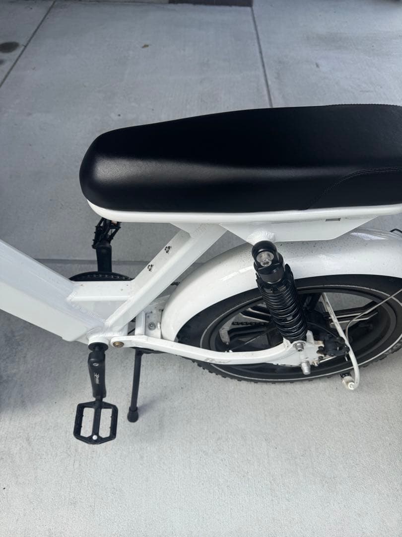 フローバイク　ホワイト　電動アシスト自転車 カゴ付き　FLOW