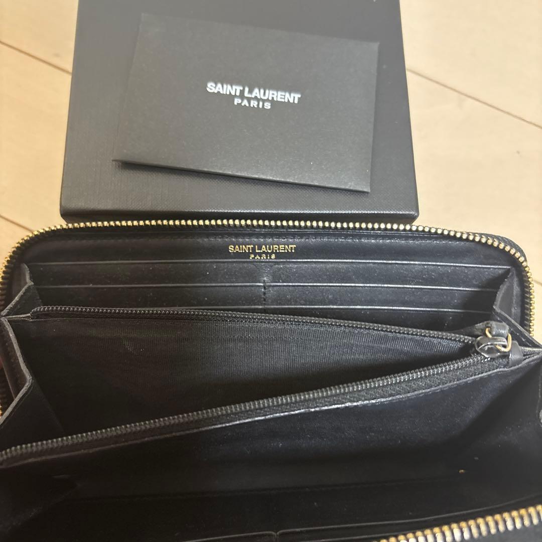 さしゃSAINT LAURENT スタッズ 長財布