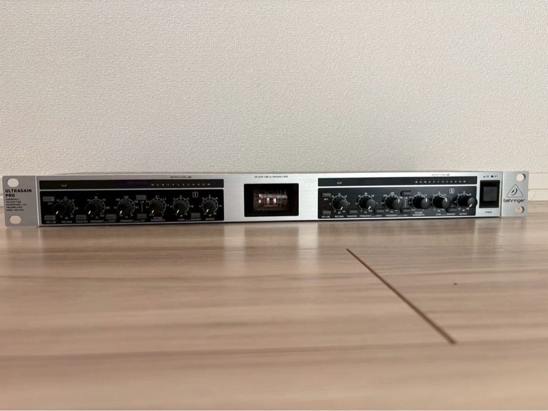 【美品】ベリンガー ULTRAGAIN PRO MIC2200 マイクプリアンプ