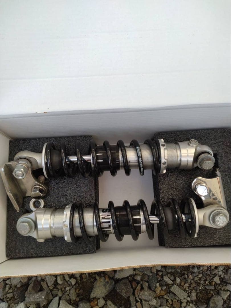 ハーレーオーリンズリヤサスショック、車高調。