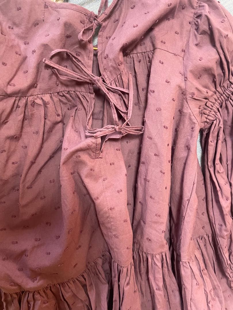 新品未使用　uhrドット柄長袖ワンピース（パープル）