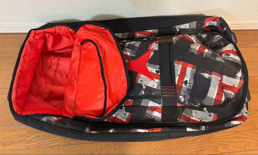 atomic キャスター付きバック