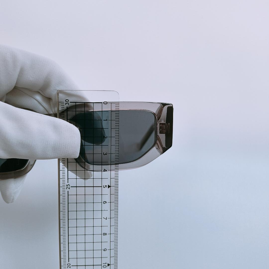 【新品未使用】PRADA トライアングルロゴ入り サングラス PR09ZS