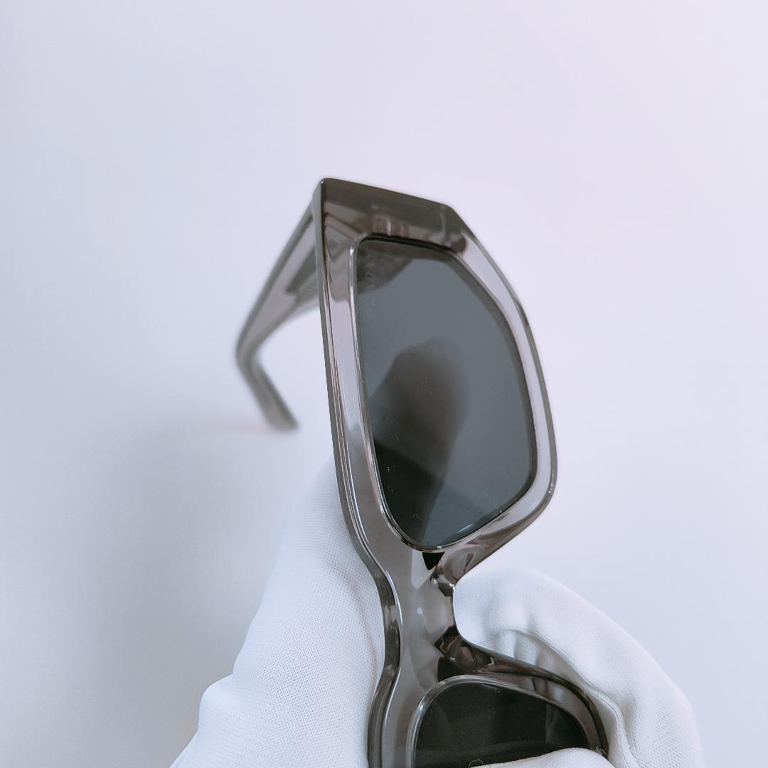 【新品未使用】PRADA トライアングルロゴ入り サングラス PR09ZS